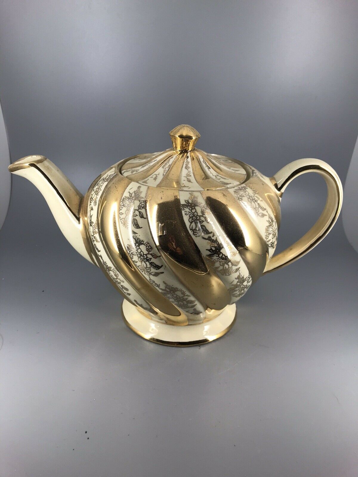 Vintage Sadler Teapot-England.  24D