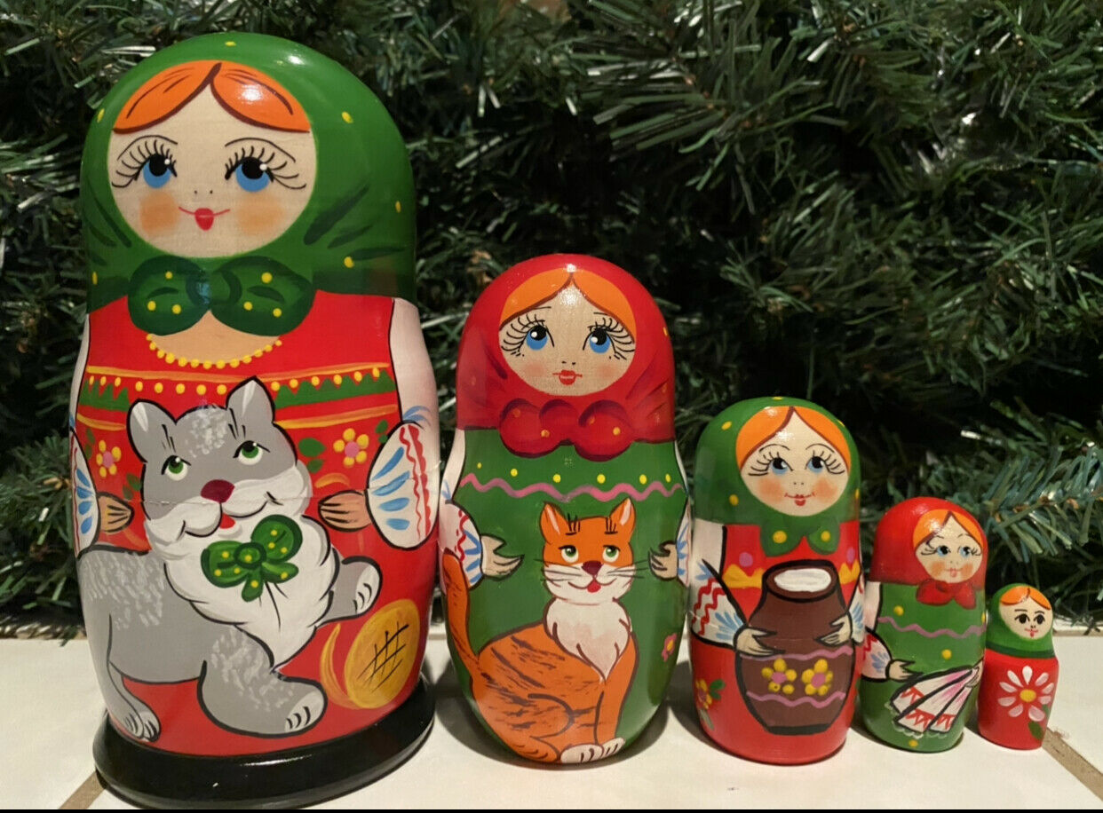 Russian Nesting Dolls Beautiful Girls With Cats! 5 Pieces