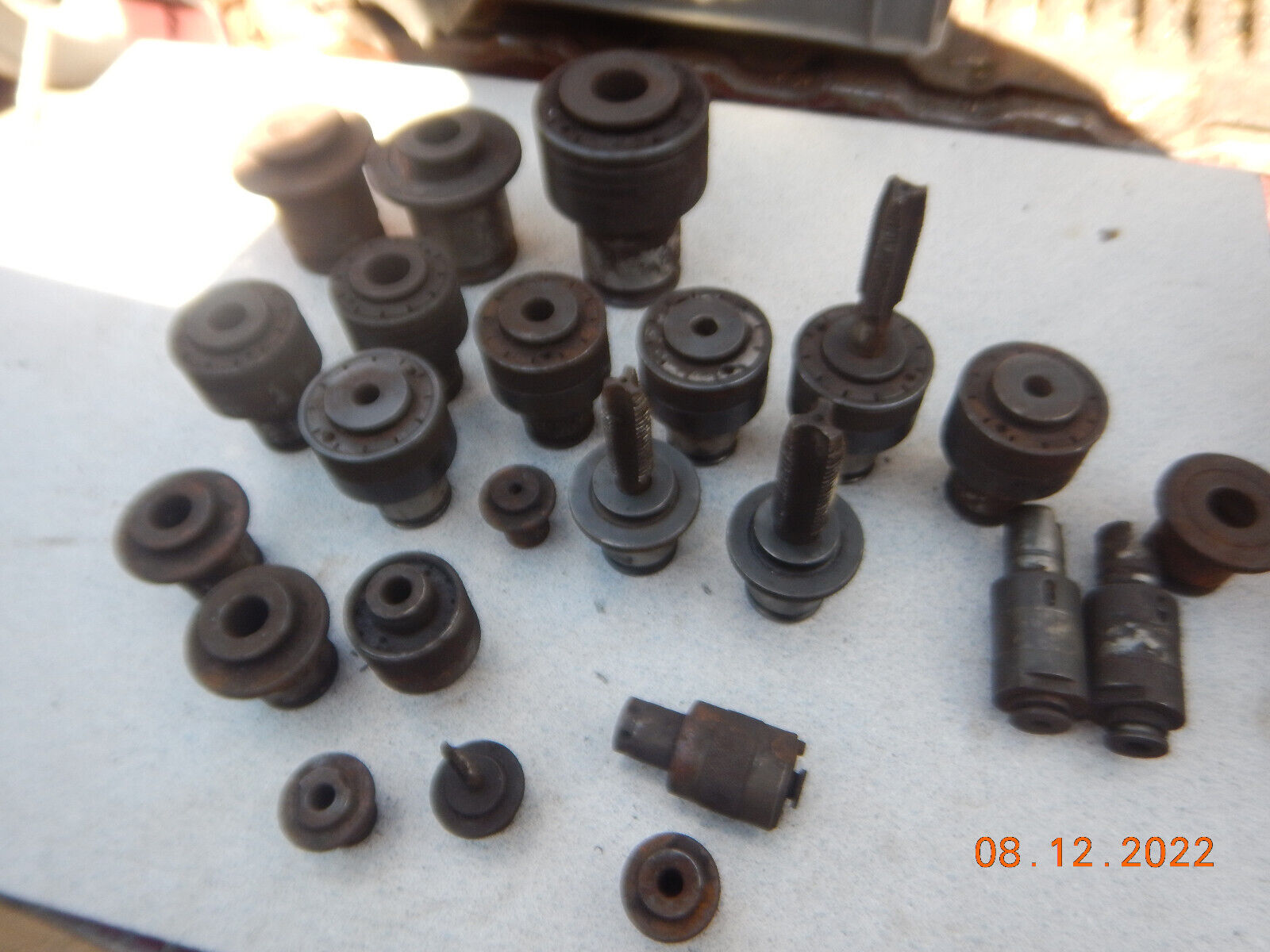 PILE OF TAP QUICK CHANGE COLLETS BILZ LYNDEX OTHER MACHINIST TOOL