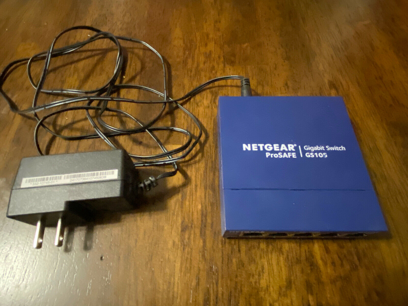 NetGear ProSafe 5 Port Gigabit Switch GS105v5 W/AC Adapter