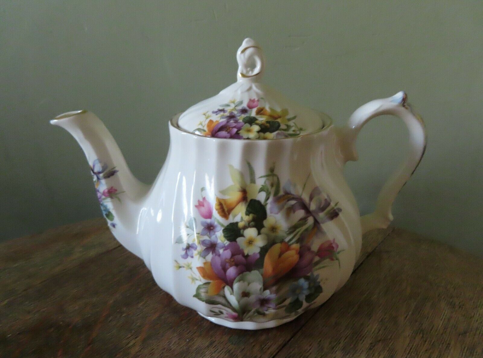 Windsor Sadler 5 Cup Swirl Teapot - Spring Floral Bouquet - Mint