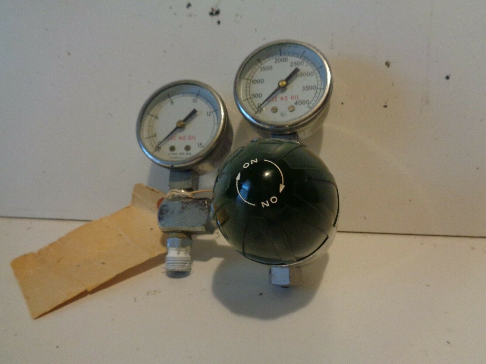 Clean Air Products  Med / Oxy #1000 Regulator & Gauges Free Ship